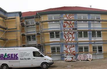 Panoramatický pohled v rozestavěnosti. Ještě že nejsem vládní instituce. Musel bych rozmazávat krásné polepy pana Karáska. Thubnail
