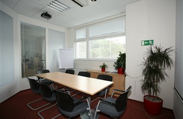 Takto vypadají všudypřítomné jednací místnosti. Thubnail